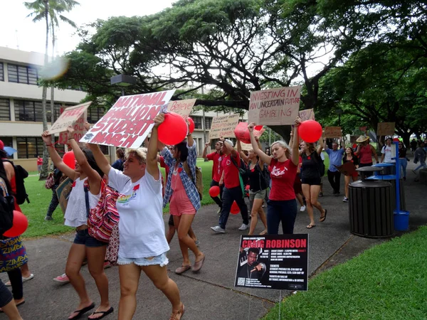 Honolulu Listopada 2015 Marsz Studentów Przez Campus Manoa Uniwersytet Hawajski — Zdjęcie stockowe