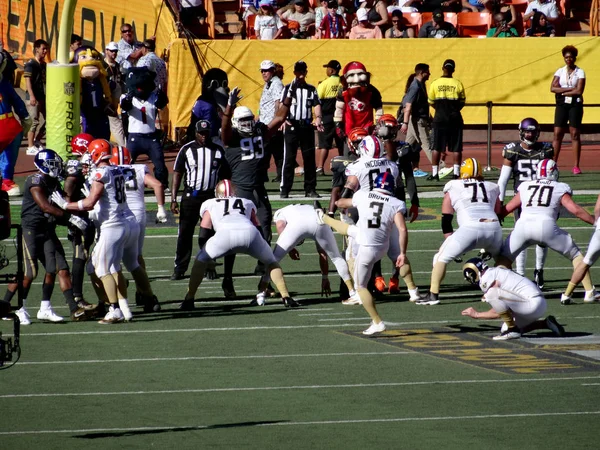 Honolulu Enero 2016 Josh Brown Patea Gol Campo Con Otros — Foto de Stock