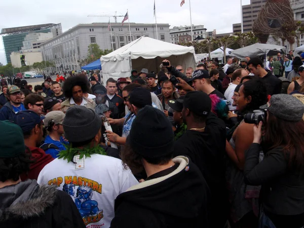 San Francisco May 2009 Group People Light Giant Joint Weed — Stock Photo, Image