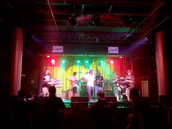 Honolulu Oktober 2014 Band Spielt Drinnen Musik Mit Cooler Beleuchtung — Stockfoto