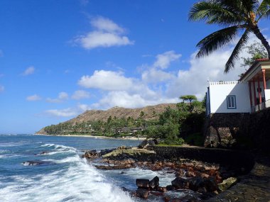 Diamond Head ve Cromwell Koyu Oahu, Hawaii 'de Diamond Head Sahili' nin doğusunda popüler bir yüzme ve dalış noktasıdır. Kaalawai Sahili 'nin bir parçasıdır ve çoğu Cromwell Sahili tarafından bilinir.