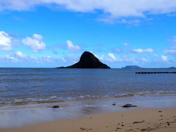 Playa Con Mokolii Isalnd Chinaman Hat Distancia Que Una Isla — Foto de Stock