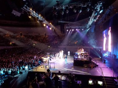 Honolulu - 27 Eylül 2016: Toprak, Rüzgar ve ateş: konser döner Neal S. Blaisdell merkezinde bir gösteri için yumuşak tunes bu Eylül toprak, Rüzgar ve ateş Hawaii Live.