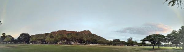 Парк Капиолани Течение Дня Diamond Head Облака Вдали Оаху Гавайи — стоковое фото