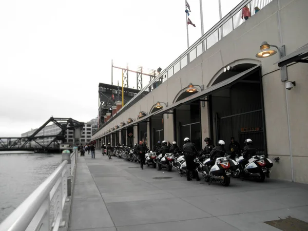 San Francisco Ağustos 2010 Satır Polis Motocycles Beyzbol Oyun Sırasında — Stok fotoğraf