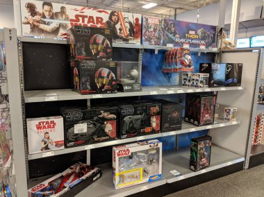 Honolulu - 7 Mart 2018: Star Wars ve Thor Ragnarok oyuncaklar Best Buy bir ekranda.