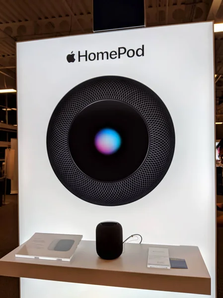 Maker Date 2017 Honolulu March 2018 Apple Homepod Siri Assistant — стоковое фото