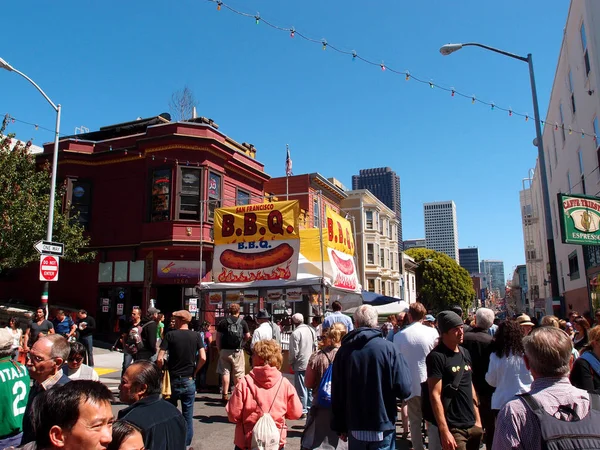 San Francisco June 2013 People Hangout Walk Street Bbq Booth — Stock Photo, Image