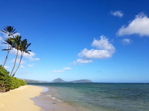 卡哈拉海滩的桑迪海岸线和夏威夷瓦胡岛南部海岸线 — 图库照片