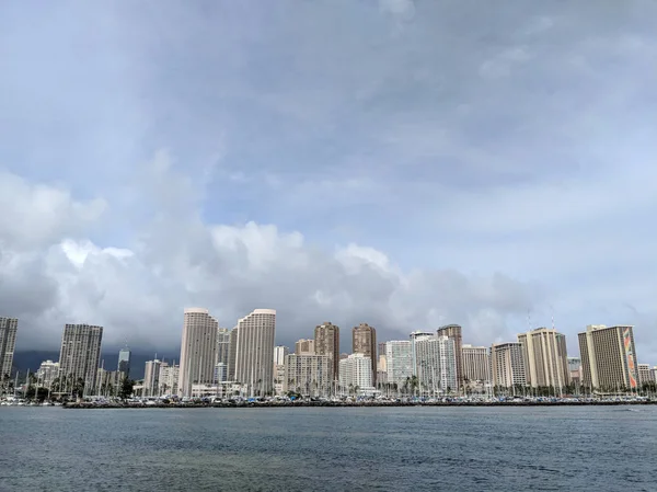 Skyline Waikiki Day Yachts Boats Ala Moana Harbor Hotels Crane — Stock Photo, Image