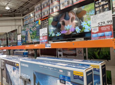 1 Haziran 2018: Tcl Roku TV ve film Fernando Costco ekranda gösterilen Samsung. Roku oyuncu akarsu veya sadece Roku, akış oyuncular Roku, Inc Roku ortakları tarafından üretilen bir dizi şeklinde over--top içerik sağlamaktır 