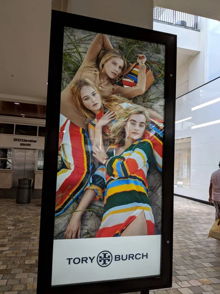 Honolulu Maj 2018 Tory Burch Annons Ala Moana Mall Tory — Stockfoto