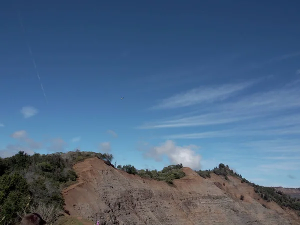 Aviones Helicóptero Sobre Las Exuberantes Montañas Del Cañón Waimea Kauai — Foto de Stock