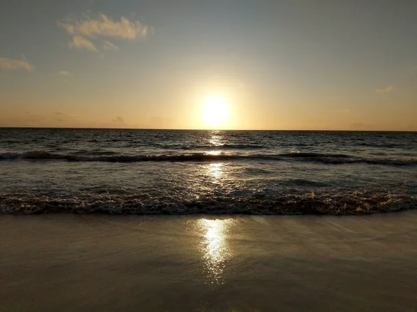 Early Morning Sunrise on Waimanalo Beach on Oahu, Hawaii over the ocean. 2018.