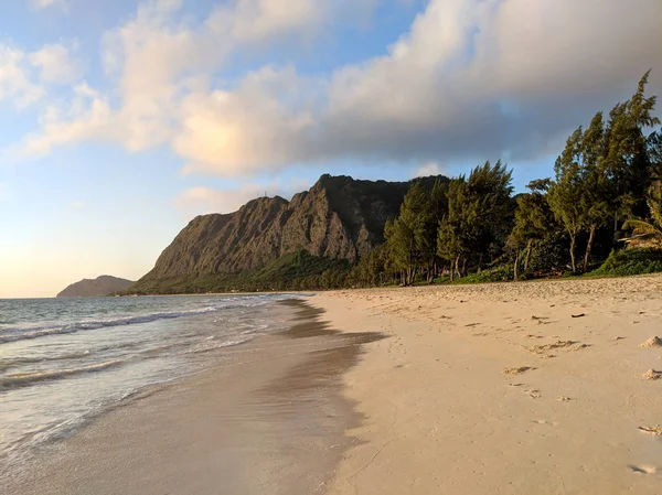 Delikatna Fala Okrążenia Plaży Waimanalo Miły Dzień Oahu Hawajach Czerwca — Zdjęcie stockowe