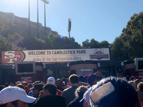 San Francisco Noviembre 2010 Gente Entra Estadio Candlestick Parking Antes — Foto de Stock