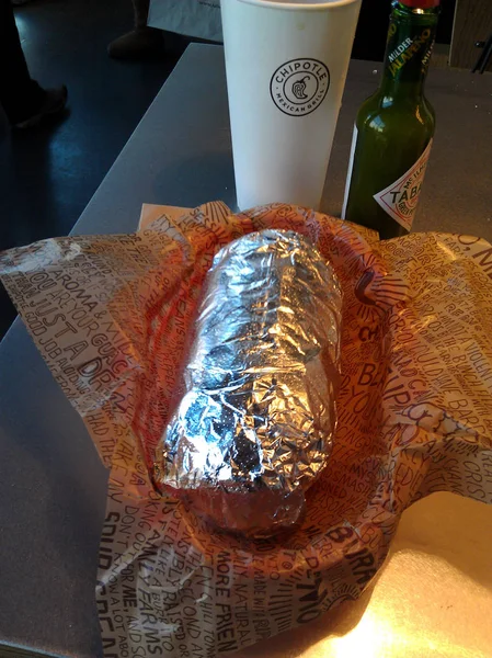 San Francisco November 2011 Insvept Burrito Med Drink Och Grön — Stockfoto