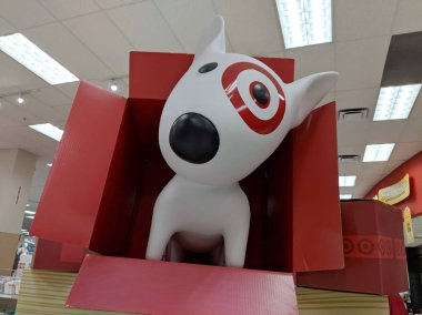 Hedef köpek (Bullseye) hedef mağaza içinde kutusunun içinde. Bullseye (eski olarak da bilinir) bir minyatür boğa korkunç ve hedef Corporation.The köpek resmi maskotu hedef ticari kampanyaları ve mağaza satış tabela özellikli ve bizim