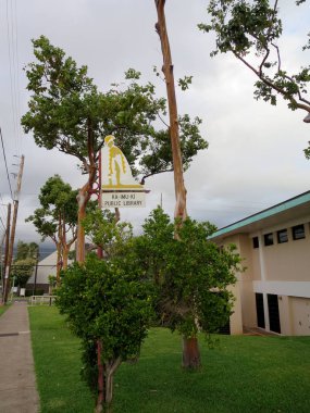 Honolulu - 2 Ocak 2014: Kaimuki Halk Kütüphanesi. Yerel mimar Shoso Kagawa, 17 Haziran 1965'te açılan kütüphane tarafından tasarlanmış. Bizim meşgul Bölgesel Kütüphane haftanın 6 günü açılır ve sadece 3 halk kütüphaneleri Pazar günleri açık biridir..
