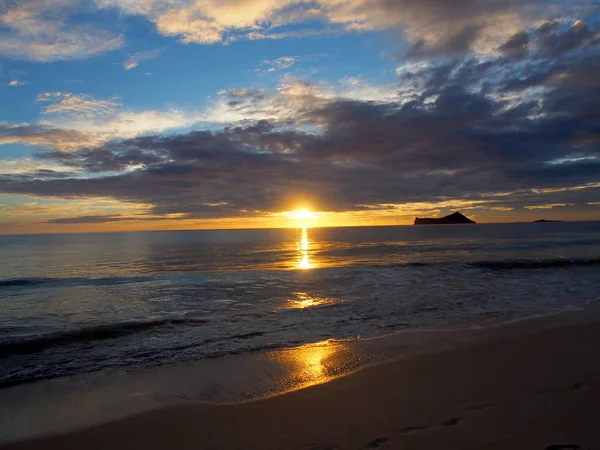 Early Morning Sunrise Waimanalo Beach Oahu Hawaii Ocean Rabbit Rock — Stock Photo, Image