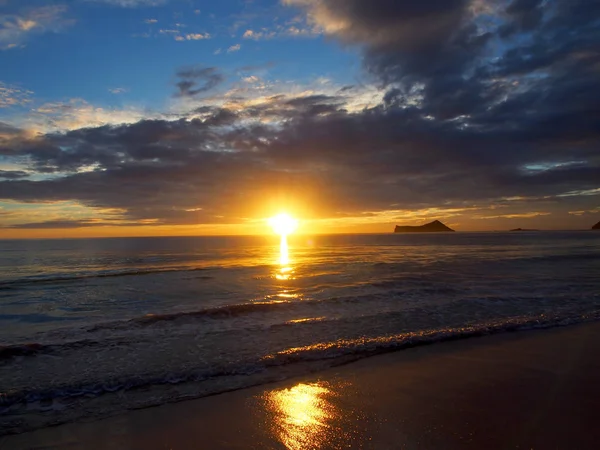 Early Morning Sunrise Waimanalo Beach Oahu Hawaii Ocean Rabbit Rock — Stock Photo, Image