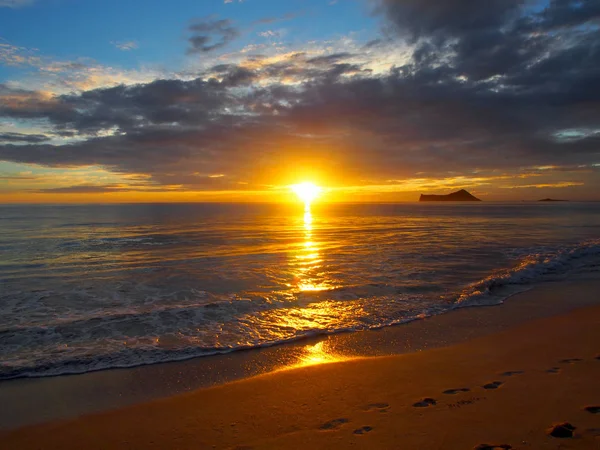 Early Morning Sunrise Waimanalo Beach Oahu Hawaii Ocean Rabbit Rock — Stock Photo, Image