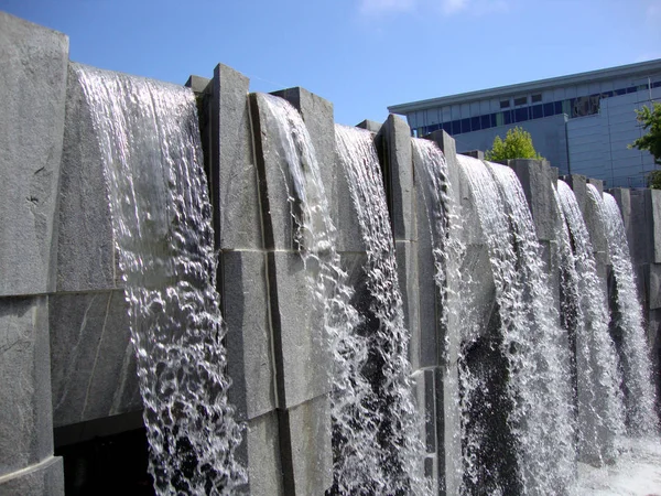 旧金山 2010年7月11日 金瀑布 Waterfall Martin Luther King Memorial Yerba Buena — 图库照片