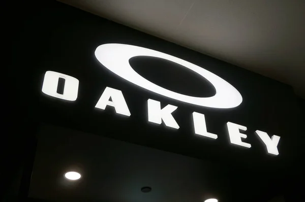 Гонолулу Ноября 2015 Знак Логотипа Oakley Стене Над Магазином Торговом — стоковое фото