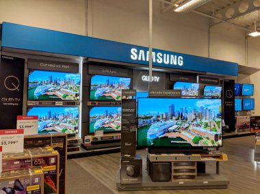 Honolulu - 10 Ağustos 2018: Samsung Logo ve en iyi satın almak stok içinde Tv ekranı. Samsung Samsung şehirde, Seul merkezi bir Güney Koreli çok uluslu ismidir. Çok sayıda bağlı işletmeler, oluşur çoğu Birleşik altında Sam