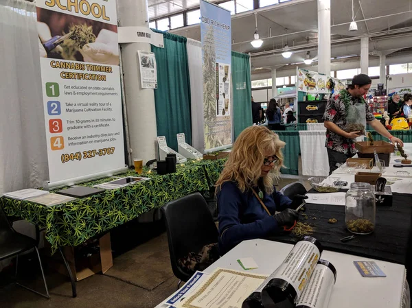 Honolulu Februari 2018 Cannabis Trimmer Certificatie Stand Jaarlijkse Hawaii Cannabis — Stockfoto