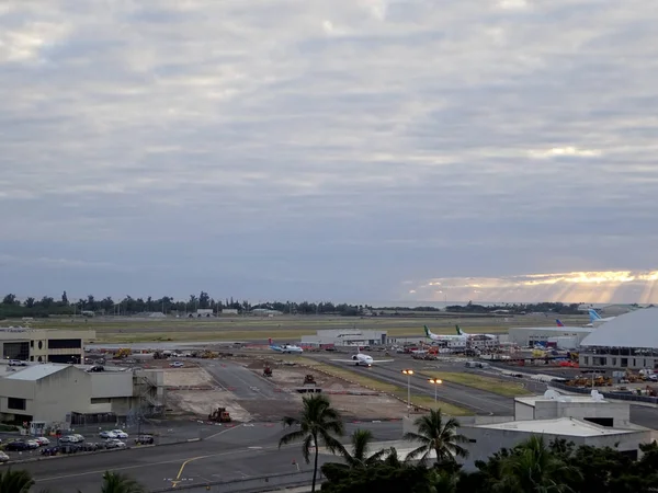 Honolulu Januari 2015 Luchtfoto Vliegtuigen Die Langs Landingsbaan Internationale Luchthaven — Stockfoto