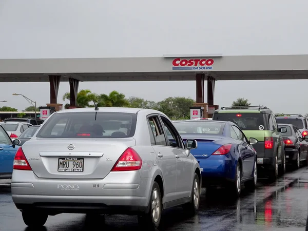 Maui January 2015 Cars Line Costco Gasoline Costco Gasoline Significantly — Stock Photo, Image