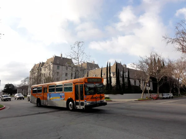 Februar 2011 Der Orangefarbene Bahn Bus Rollt Die Straße Vor — Stockfoto