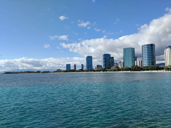 Water Beach Ala Moana Beach Park Office Building Condos Background — Stock Photo, Image