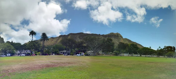Parque Kapiolani Durante Día Con Diamond Head Nubes Distancia Oahu —  Fotos de Stock