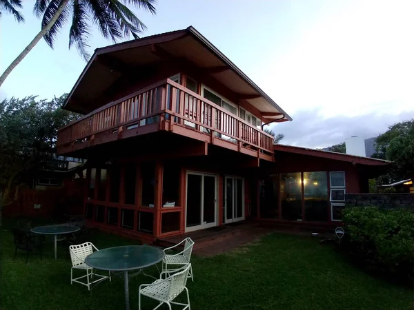 Red Beach House in Waimanalo op een mooie dag — Stockfoto