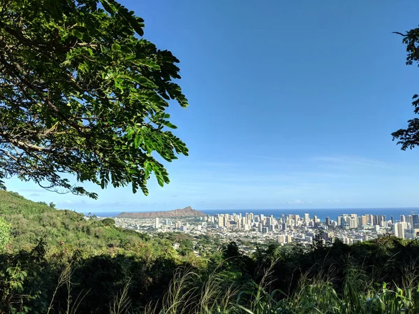 Mountain view of Diamondhead, Honolulu,  and Pacific ocean — Stock Photo, Image