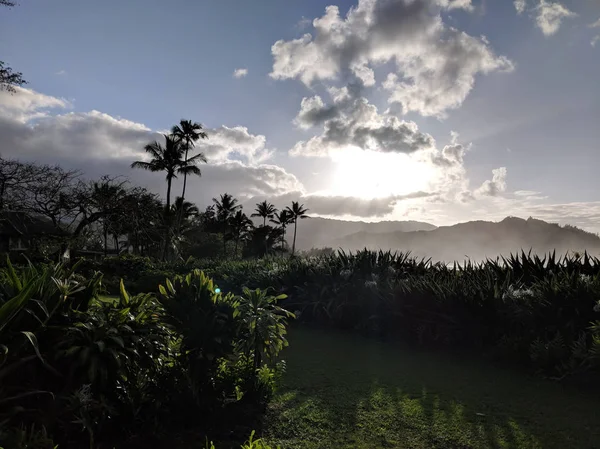 Sunset through clouds over Hanalei bay — Stock Photo, Image