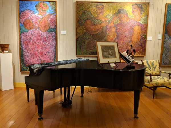 Piano Inside The Isaacs Art Center — Stock Photo, Image