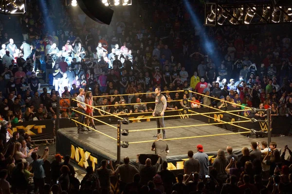 Суперзвезда WWE NXT Барон Корбин стоит на ринге перед матчем — стоковое фото