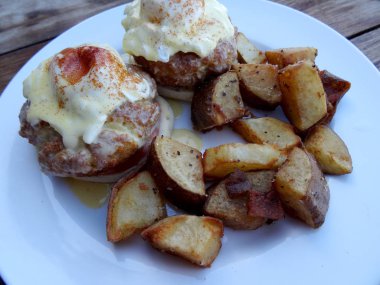 Yumurta Benedict ve Patates