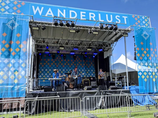 Stevon Artis performs on stage during day concert at Wanderlust — Stock Photo, Image