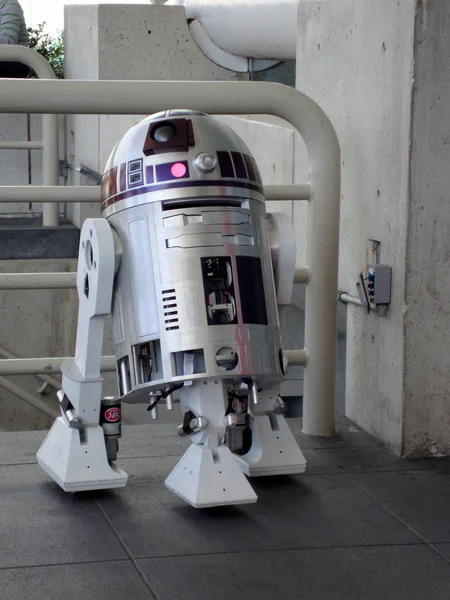 R2-D2 repliki na wyświetlaczu w WonderCon na Moscone Konwencji cent — Zdjęcie stockowe