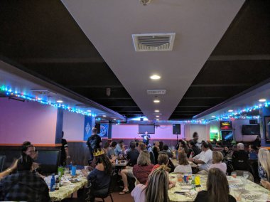 Ohana Karaoke içinde Augie T Komedi Göster