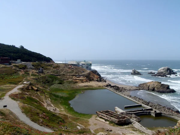 Waves roll towards shore of Ocean Beach with Cliff House and the — Stock Photo, Image