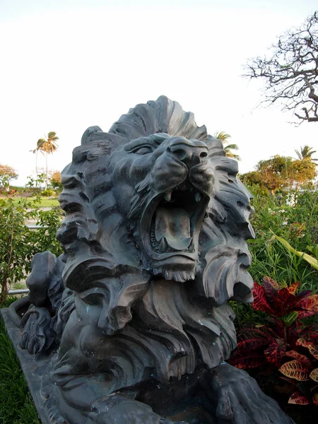 Black natural stone Roaring lion on Display in garden — Stock Photo, Image