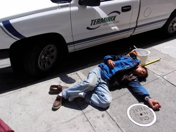 Homeless person sleep on sidewalk on the street — Stock Photo, Image