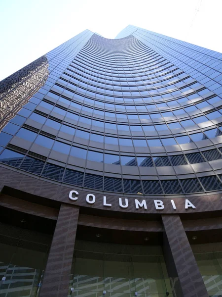 Op zoek naar het Columbia Center — Stockfoto