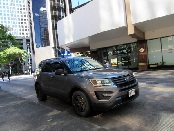 Honolulu Police Department police SUV lights flash on Hotel Stre — Stock Photo, Image