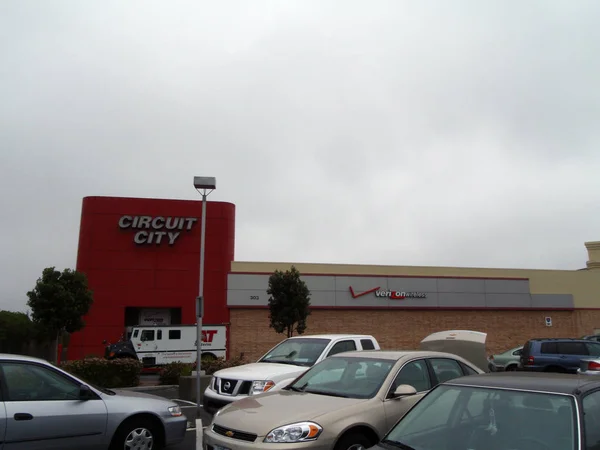 Circuit City, Verizon Wireless Stores e AT Systems Van on a fo — Foto Stock